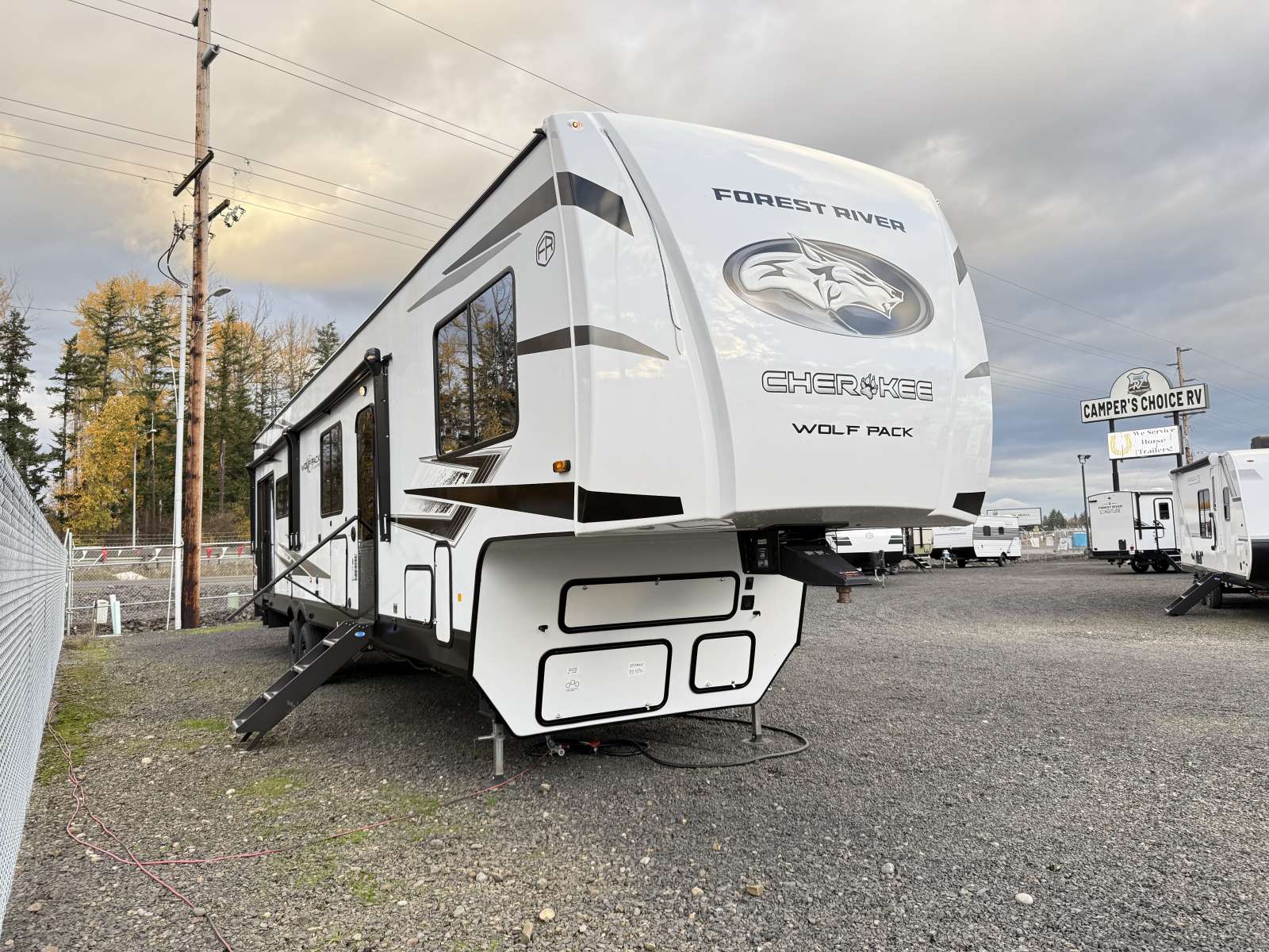 NEW 2026 FOREST RIVER CHEROKEE WOLF PACK 350PACK15